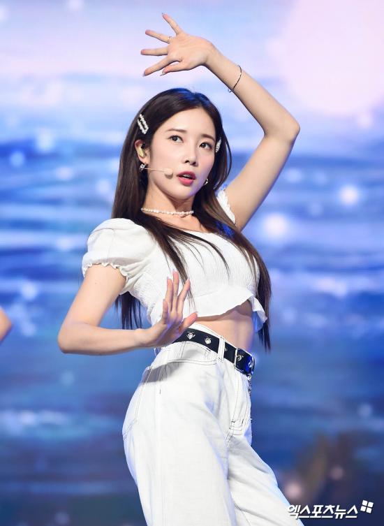 에이프릴 윤채경 '잘록한 허리'[엑's HD포토]