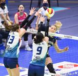 루소 '강력한 공격'[포토]