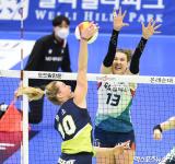 루소-러츠 '양보 없는 맞대결'[포토]