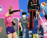 루시아 '반격'[포토]