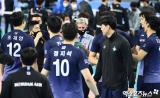 산틸리 감독 '선수단 향해 박수'[포토]