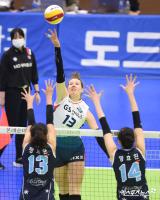 러츠 '높은 타점에서'[포토]