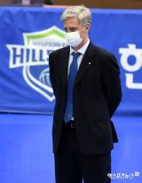 산틸리 감독 '매서운 눈빛'[포토]