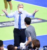 산틸리 감독 '비디오판독을 요청해봤지만'[포토]