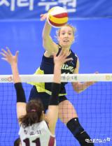 루소 '블로커보다 높은곳에서'[포토]