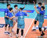 우리카드 '따라잡자'[포토]