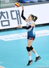 러츠 '가볍게 서브'[포토]