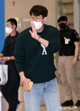 손흥민 '팬들에게 손 흔들며'[포토]