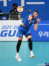 알렉스 '파워 넘치는 서브'[포토]