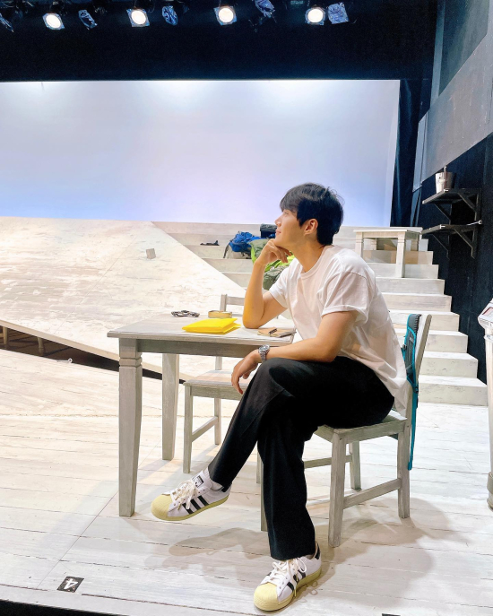 김선호, 9월을 여는 보조개 미소…
