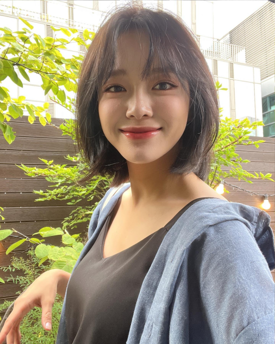 김세정, 오랜만에 흑발 컴백…역대급 미모 갱신