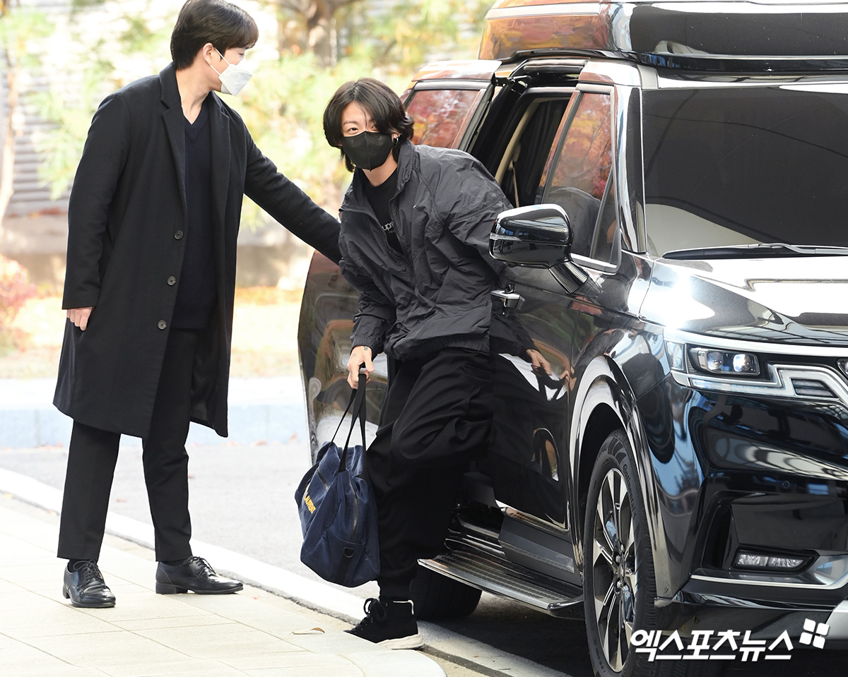 정국 올블랙 공항패션 카타르 월드컵 출국