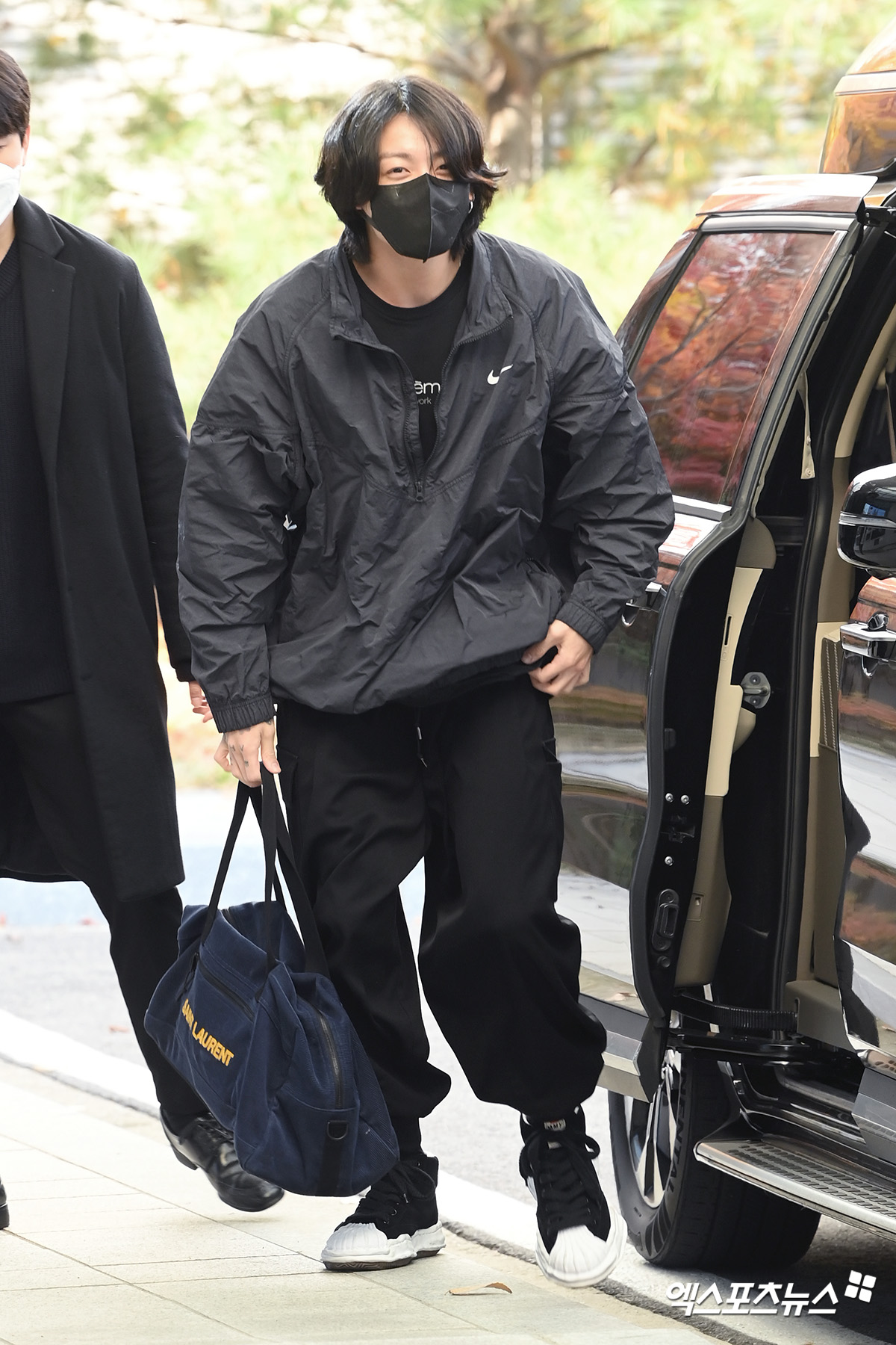 방탄소년단 정국 스포티룩 입고 카타르 월드컵 출국