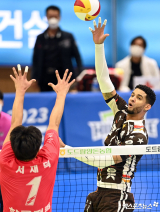 레오 '연타로 살짝'[포토]