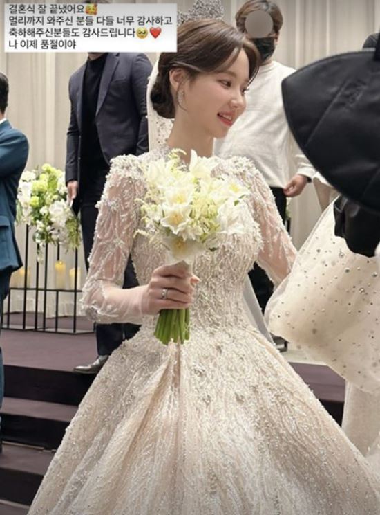 '아프리카 여신' BJ 화정, 팬클럽 회장과 결혼…사진 공개