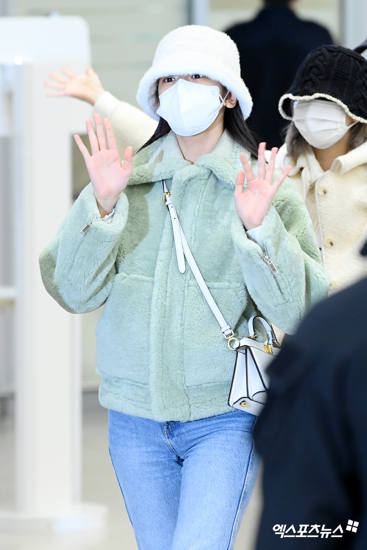 안유진