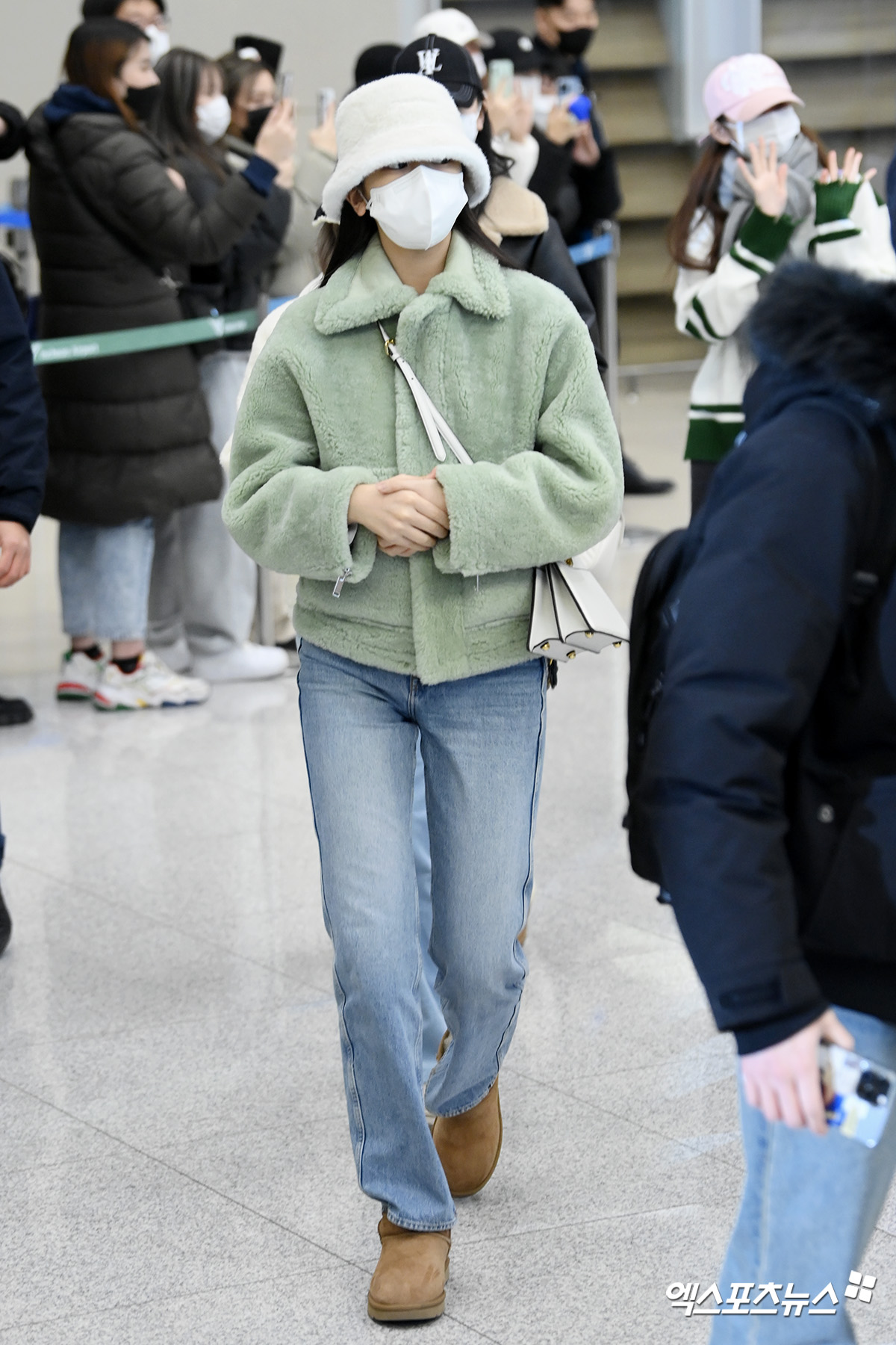 안유진