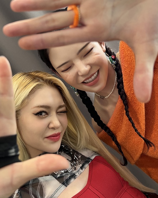 알렉사, 가상 인간 로지 만난다 'A.I 세계관 유니버스'