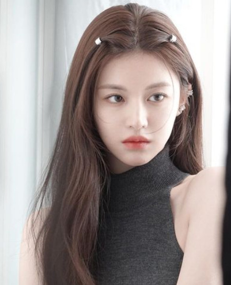 고윤정, 청초함 가득 고혹美…'CG 미모' 인형인 줄