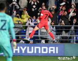 손흥민 '선제골의 주인공'[포토]