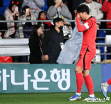 손흥민 '빠질 수 없는 찰칵 세리머니'[포토]