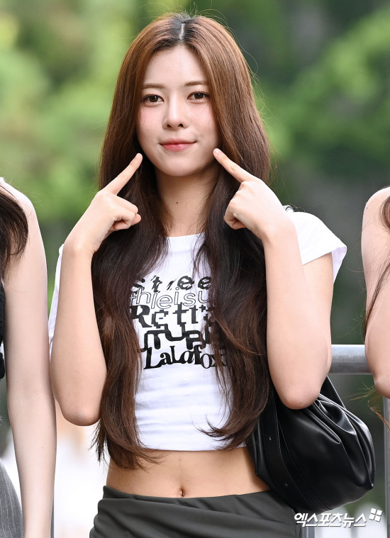 러블루션 서다현 '양 볼을 콕'[엑's HD포토]