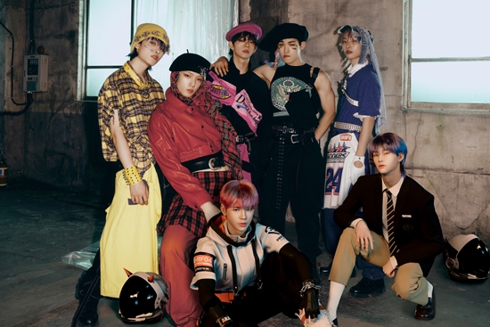 "AI 멤버들과 함께"...'파격 행보' 슈퍼카인드, A-idol 1세대 포문 [엑's 인터... - 뉴스 썸네일 이미지