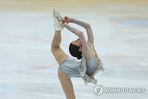 신지아가 11일 의정부실내빙상장에서 열린 피겨 종합선수권에서 연기를 펼치고 있다. 연합뉴스