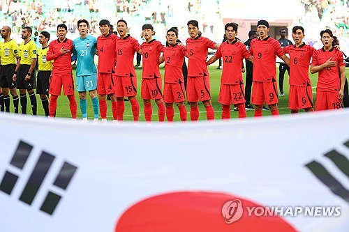 위르겐 클린스만 감독이 이끄는 대한민국 축구대표팀이 카타르 도하 알투마마 경기장에서 열린 2023 아시아축구연맹 아시안컵 조별리그 D조 2차전 요르단과의 경기에서 1-2로 뒤진 채 전반전을 마쳤다. 도하 연합뉴스