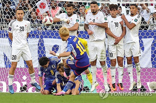 모리야스 하지메 감독이 이끄는 일본 축구대표팀은 19일 카타르 알라이얀 에듀케이션 시티 경기장에서 열린 2023 아시아축구연맹 아시안컵 조별리그 D조 2차전에서 상대 공격수 후세인 아이멘에게 헤더로 두 골을 내줘 1-2로 졌다. 연합뉴스