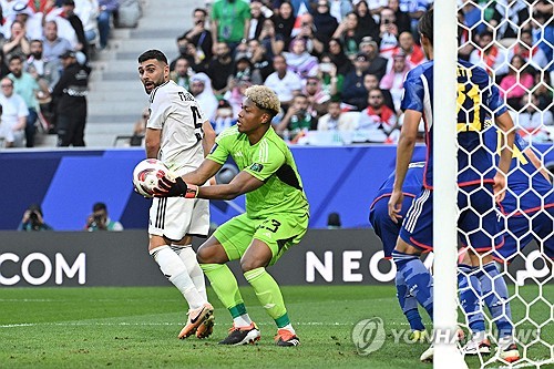 모리야스 하지메 감독이 이끄는 일본 축구대표팀은 19일 카타르 알라이얀 에듀케이션 시티 경기장에서 열린 2023 아시아축구연맹 아시안컵 조별리그 D조 2차전에서 상대 공격수 후세인 아이멘에게 헤더로 두 골을 내줘 1-2로 졌다. 연합뉴스