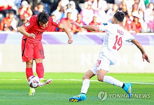 15일(현지시간) 카타르 도하 자심 빈 하마드 스타디움에서 열린 2023 아시아축구연맹(AFC) 아시안컵 조별리그 E조 한국과 바레인의 경기. 대표팀 이강인이 자신의 두번째 골을 성공시키고 있다.  연합뉴스