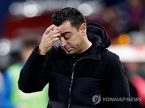 사비 에르난데스 감독이 사임 의사를 표한 뒤 충격에 빠진 바르셀로나 선수들이 눈물을 보인 것으로 알려졌다. 사진 연합뉴스