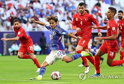 (도하=연합뉴스) 김도훈 기자 = 31일(현지시간) 카타르 도하 앗수마마 스타디움에서 열린 2023 아시아축구연맹(AFC) 아시안컵 16강전 바레인과 일본 경기. 일본 구보 다케후사가 골을 성공시키고 있다. 