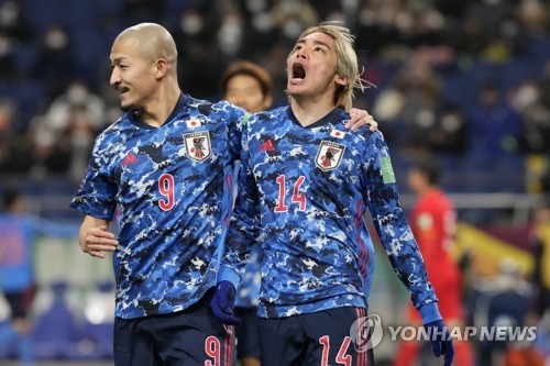 일본축구협회(JFA)가 1일(한국시간) 보도자료를 내고 성폭행 혐의에 휩싸인 이토 준야를 2023 아시아축구연맹(AFC) 카타르 아시안컵에 출전 중인 일본 축구 대표팀에서 제외시킨다고 발표했다. AP연합뉴스