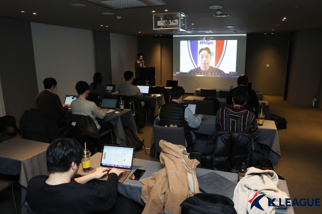 수원 삼성의 염기훈 감독은 6일 기자들과 화상회의 플랫폼을 통해 미디어캠프 기자회견을 진행했다. 사진 한국프로축구연맹
