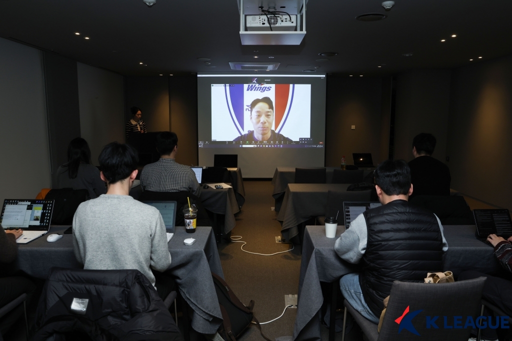 수원 삼성의 염기훈 감독은 6일 기자들과 화상회의 플랫폼을 통해 미디어캠프 기자회견을 진행했다. 사진 한국프로축구연맹