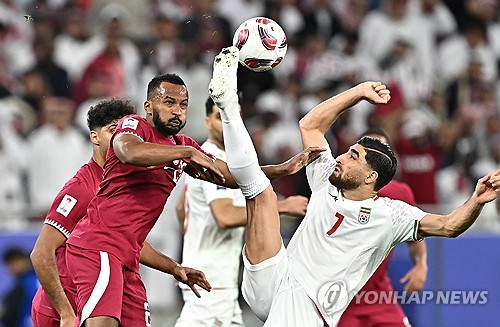 카타르가 8일 열린 이란과의 2023 AFC 카타르 아시안컵 준결승전에서 이란을 3-2로 꺾고 결승전에 진출했다. 아랍에미리트에서 열린 지난 대회에 이어 2연속 우승에 도전하는 카타르는 한국을 격파하고 결승전에 오른 요르단과 결승전을 치른다. 사진 연합뉴스