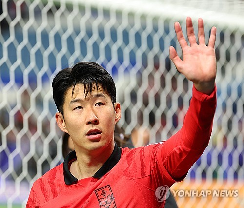 손흥민은 8일 자신의 소셜네트워크서비스(SNS) 계정을 통해 2023 아시아축구연맹(AFC) 아시안컵에서 우승하지 못한 점에 대해 사과했다. 이어 김민재와 황희찬 등도 같은 내용의 글을 올렸다. 연합뉴스