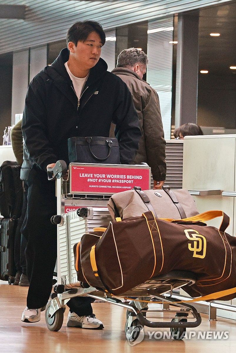 미국 메이저리그 샌디에이고 파드리스의 투수 고우석이 지난 2월 9일 인천국제공항을 통해 미국으로 출국했다. 사진 연합뉴스