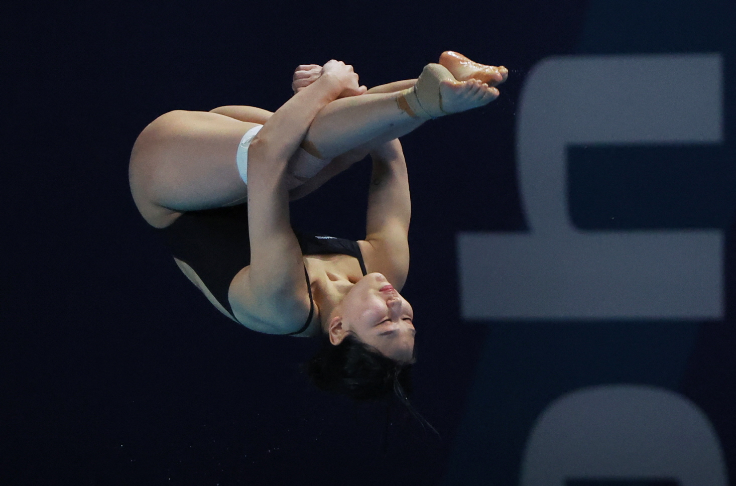 김수지가 10일 카타르 도하 하마드 아쿠아틱 센터에서 열린 2024 도하 세계수영선수권 여자 3m 스프링보드 결승에서 연기하고 있다. 김수지는 이번 대회에서 동메달 2개를 획득했다.연합뉴스