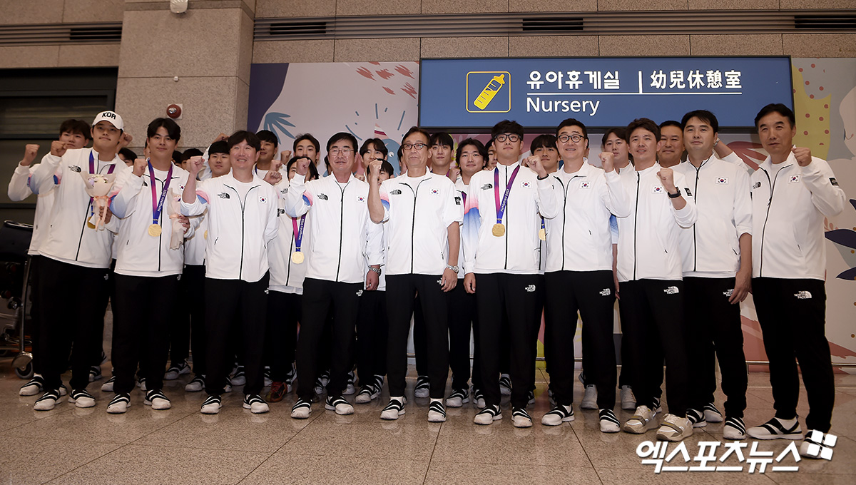 지난해 10월 열린 항저우 아시안게임에서 금메달을 획득했던 대한민국 야구 국가대표팀. 사진 엑스포츠뉴스 DB