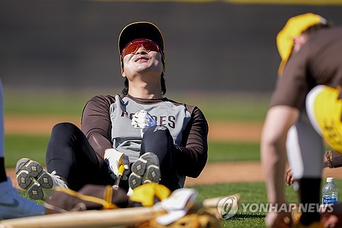 미국 메이저리그 샌디에이고 파드리스의 김하성. 올해 2루수에서 주전 유격수로 전격 복귀하게 됐다. AP/연합뉴스