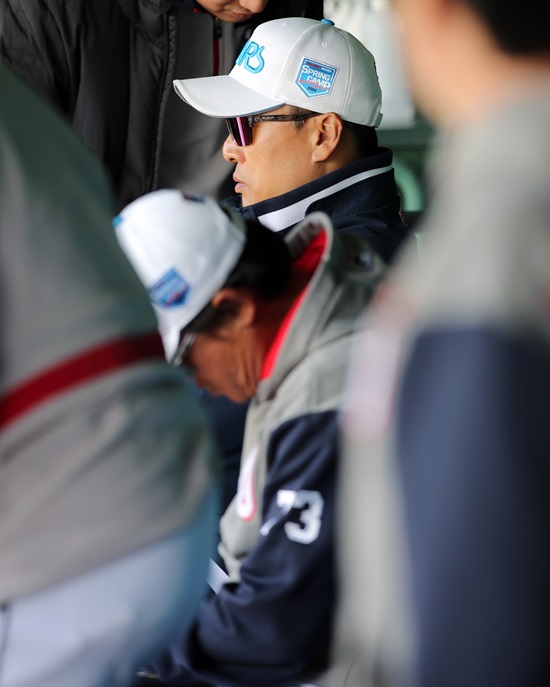 지난 2월 21일부터 일본 미야자키에서 두산 베어스의 2024 2차 스프링캠프를 지휘하고 있는 이승엽 감독. 사진 두산 베어스 제공