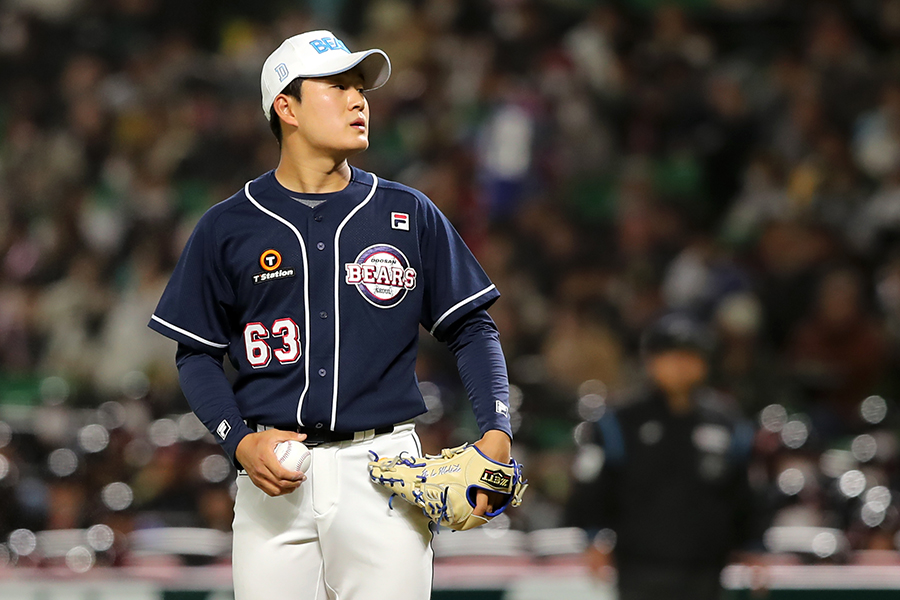 두산 베어스 신인 투수 김택연이 9일 경기도 이천의 두산베어스파크에서 열린 2024 KBO 시범경기 개막전에서 키움 히어로즈를 상대로 1이닝 1탈삼진 1볼넷 무실점을 기록했다. 사진 두산 베어스 제공