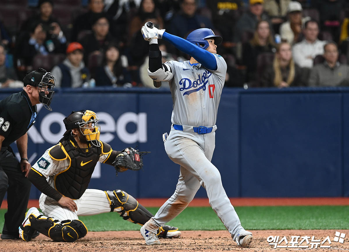 20일 오후 서울 구로구 고척스카이돔에서 열리는 메이저리그 월드투어 서울시리즈 2024 LA 다저스와 샌디에이고 파드리스의 개막전 경기, 8회초 1사 1,2루 LA 다저스 오타니가 1타점 적시타를 때려내고 있다. 고척, 김한준 박지영 기자