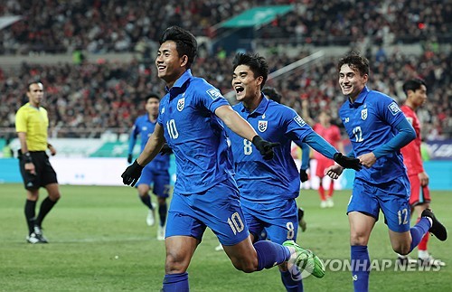 FIFA가 4일 공식 홈페이지를 통해 2024년 4월 FIFA 랭킹을 산정해 공개했다. 한국은 이전보다 한 계단 하락한 23위를 기록했다.   지난 2월, 2023 아시아축구연맹 카타르 아시안컵 이후 FIFA 랭킹에서 한 계단 상승한 22위에 올랐던 한국은 다시 원래 순위를 회복했다. 연합뉴스