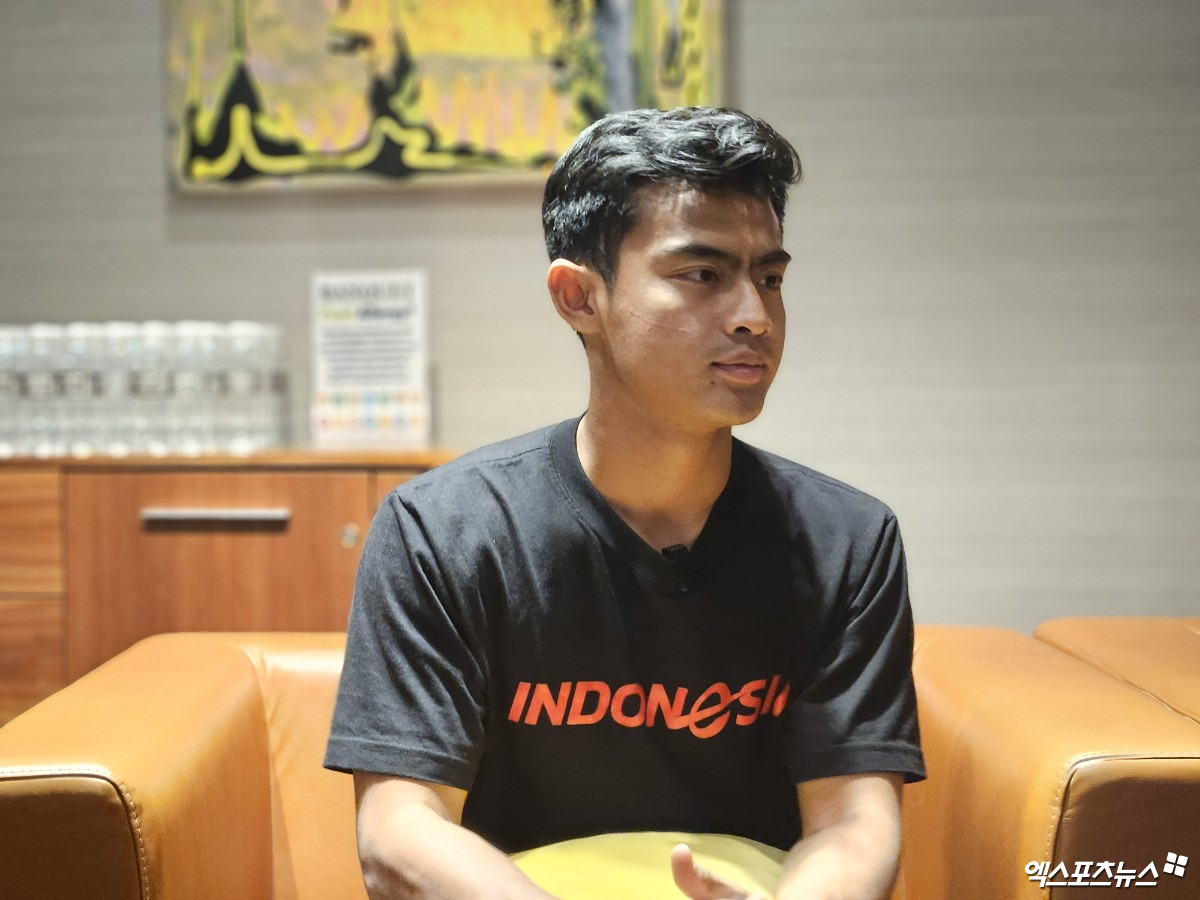 수원FC 소속이자 인도네시아 U-23 대표인 파르타마 아르한이 인터뷰를 진행하고 있다. 사진 도하, 김환 기자