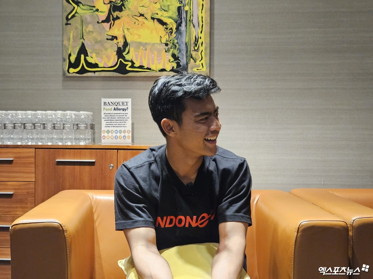 수원FC 소속이자 인도네시아 U-23 대표인 파르타마 아르한이 인터뷰를 진행하고 있다. 사진 도하, 김환 기자