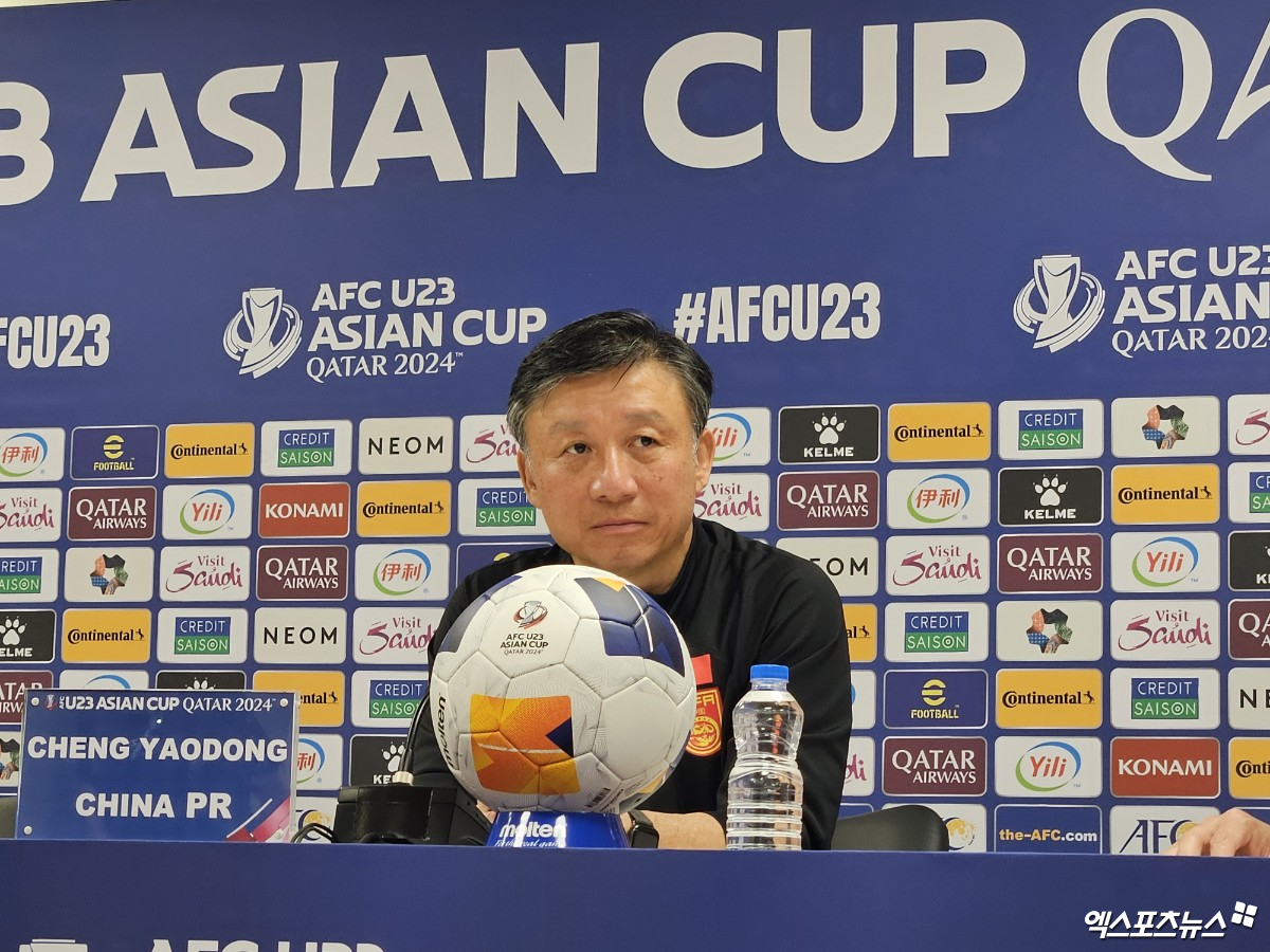 중국 23세 이하(U-23) 축구 국가대표팀의 청 야오둥 감독이 한국과의 경기에서 여러 차례 기회를 만들었음에도 불구하고 그 기회를 득점으로 연결하지 못한 점을 두고 아쉬워했다. 사진 도하, 김환 기자